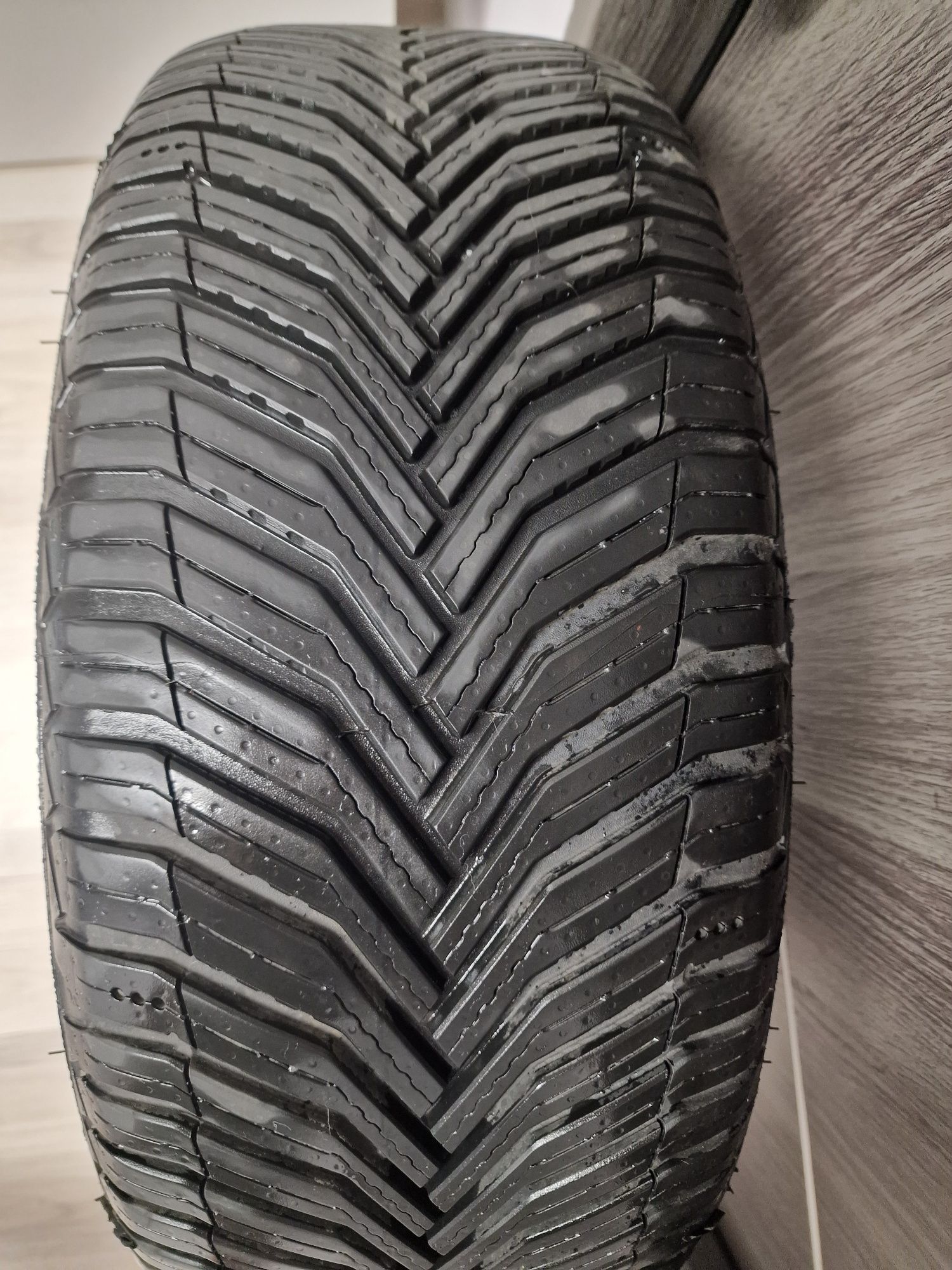 Opona Michelin CrossClimate 2, 225/45/18