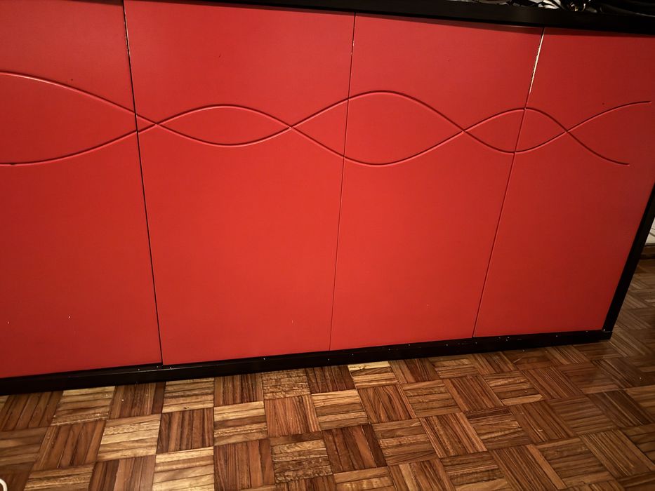 Aparador 4 portas  espaçoso