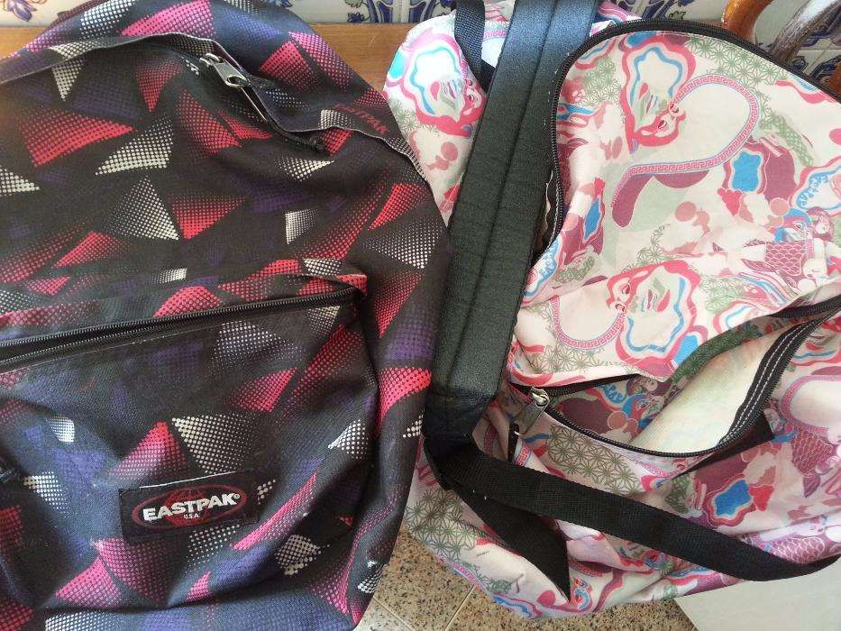 Mochilas de diversas marcas e  EASTPAK