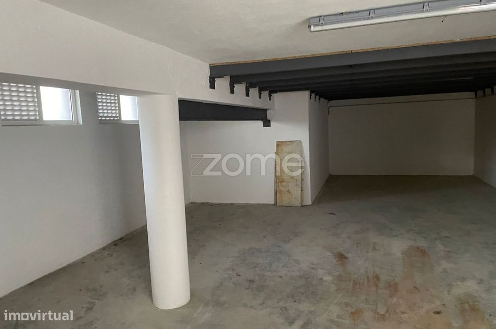 Armazém Para Arrendamento Em Cedofeita - Porto
