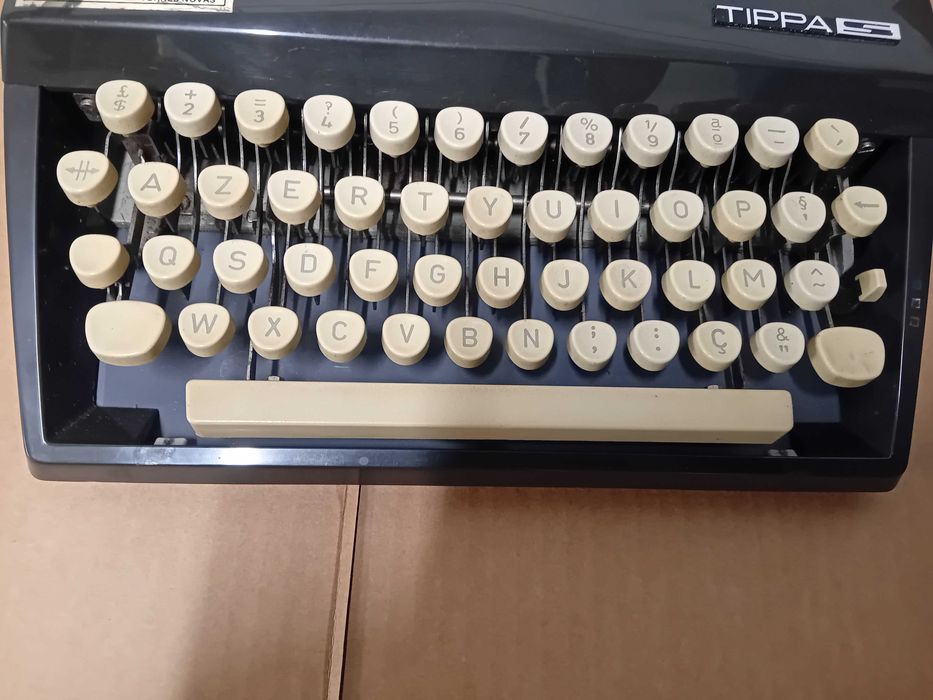 Máquina de escrever anos 60 modelo Tippa s