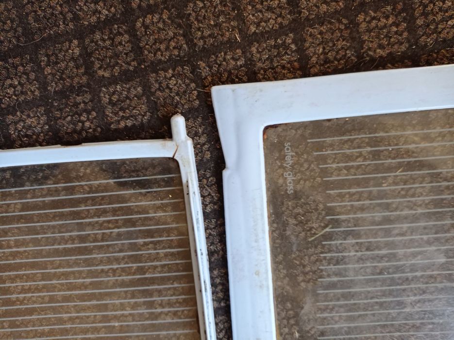 Полички скляні для холодильника Індезіт