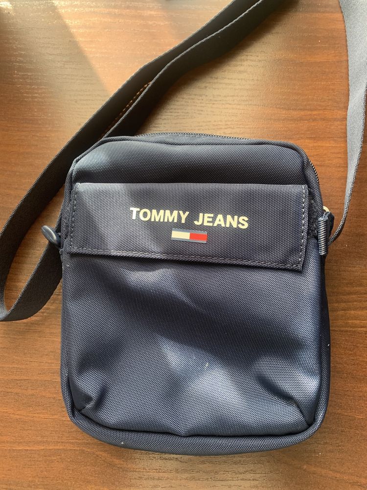Продам сумку через плече Tommy Hilfiger(Tommy Jeans)