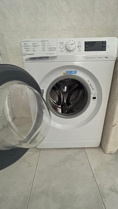 Máquina de Lavar Roupa em ótimo estado.