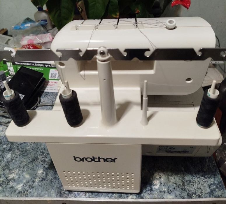 Оверлок Brother 4234D Швейна машина машинка