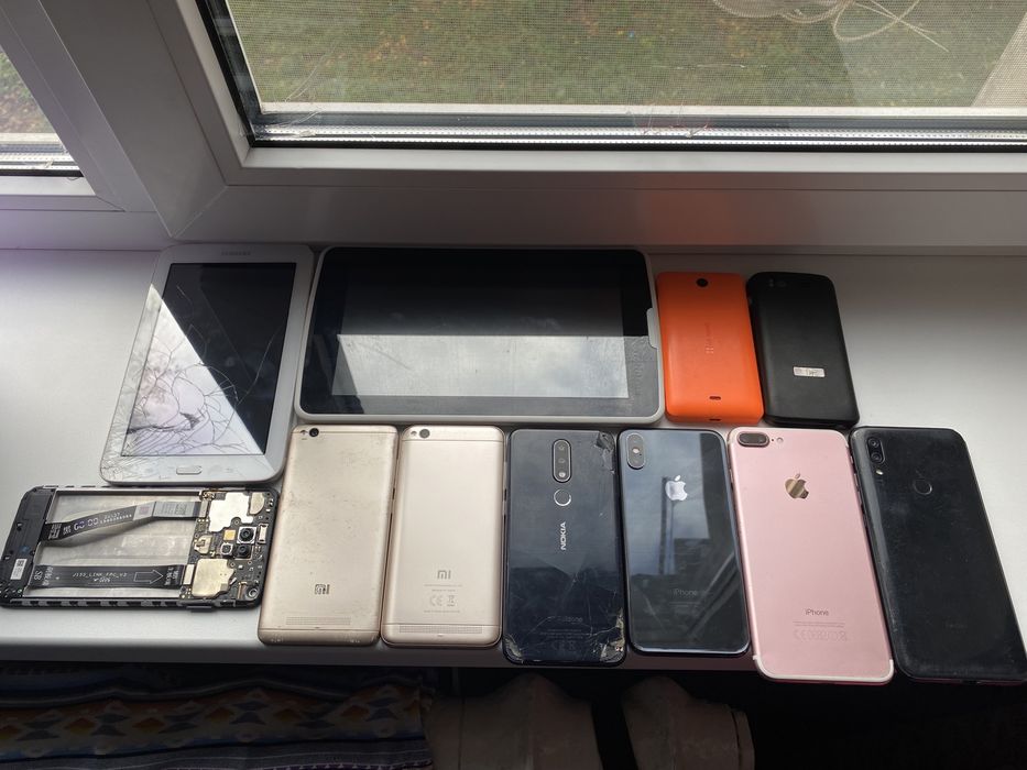 Продам лот телефонів