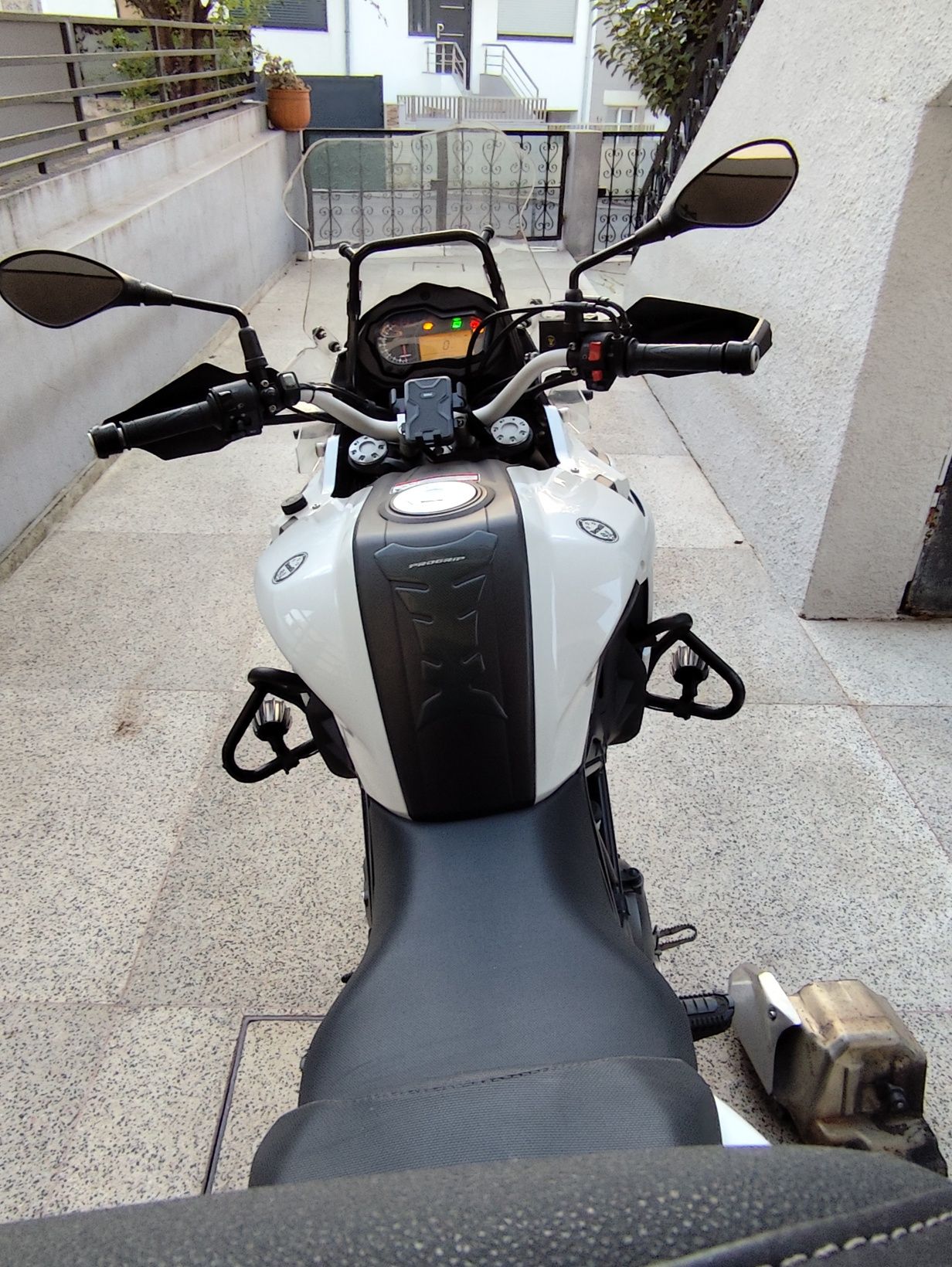 Mota  Benelli como nova