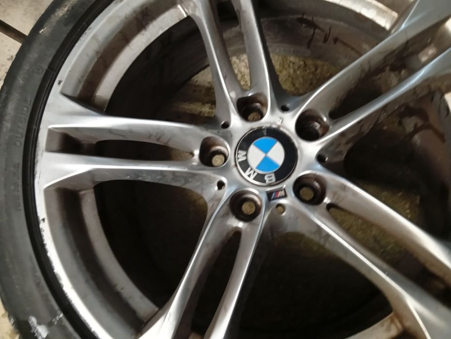 DUAS jantes  18 5 furos com pneu BMW 520 ano 2011 ..