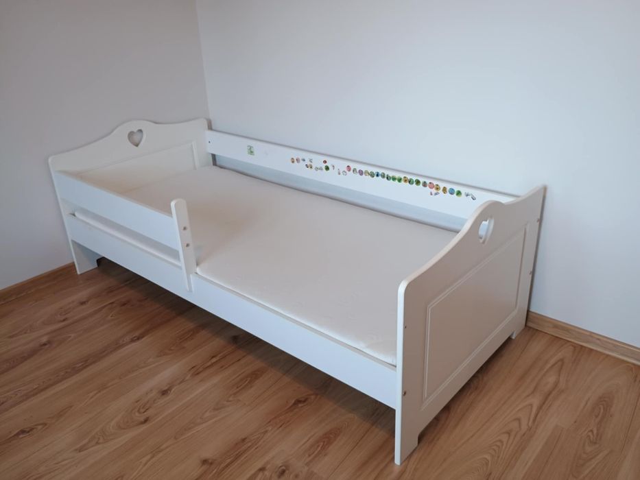 Łóżko dziecięce 90/180 z materacem.