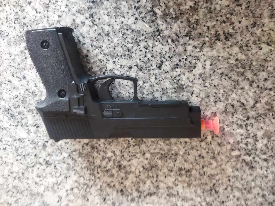 Arma pequena de brinquedo