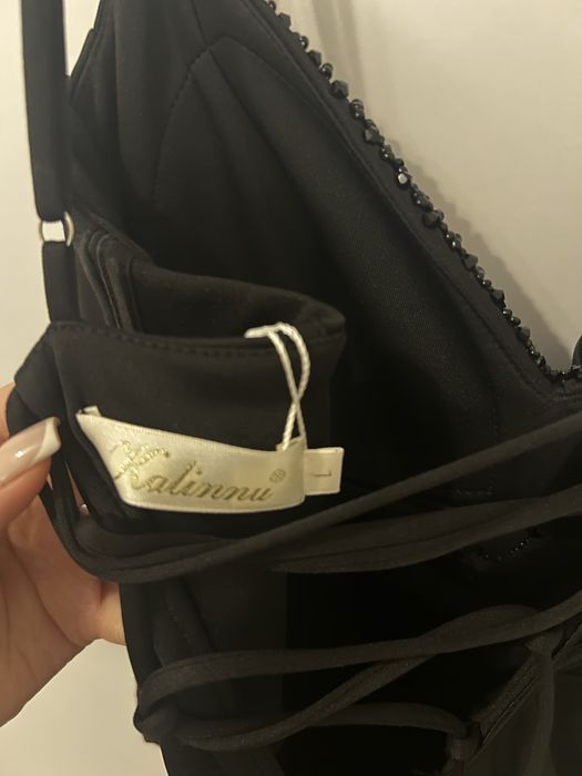 Sukienka z gorsetem z kryształkami