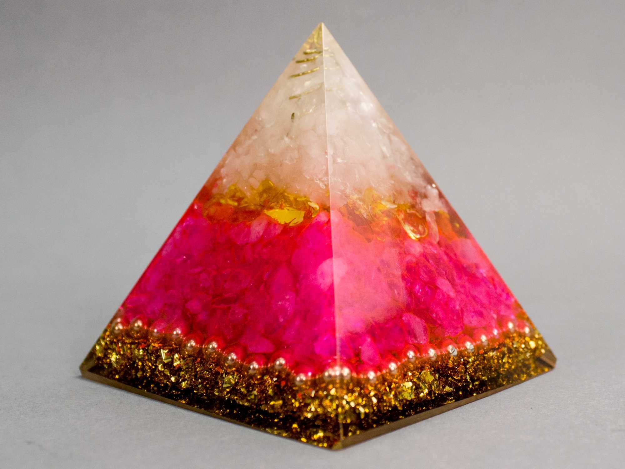 Piękna Piramida z Orgonitu Różowy Kryształ Cytryn Miedź Złota Folia