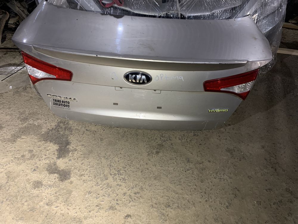 Продам крышку багажника Kia Optima 2011 -2013