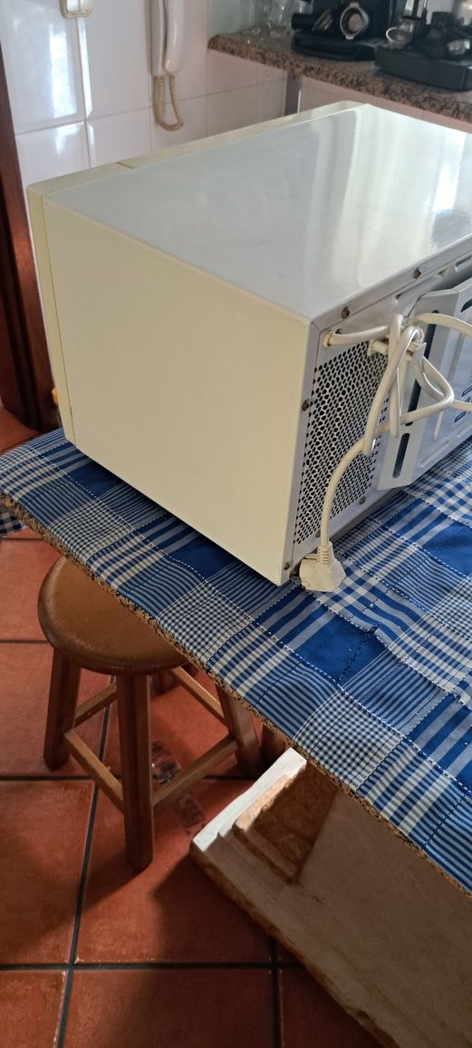 Vendo esse microondas e máquina de café