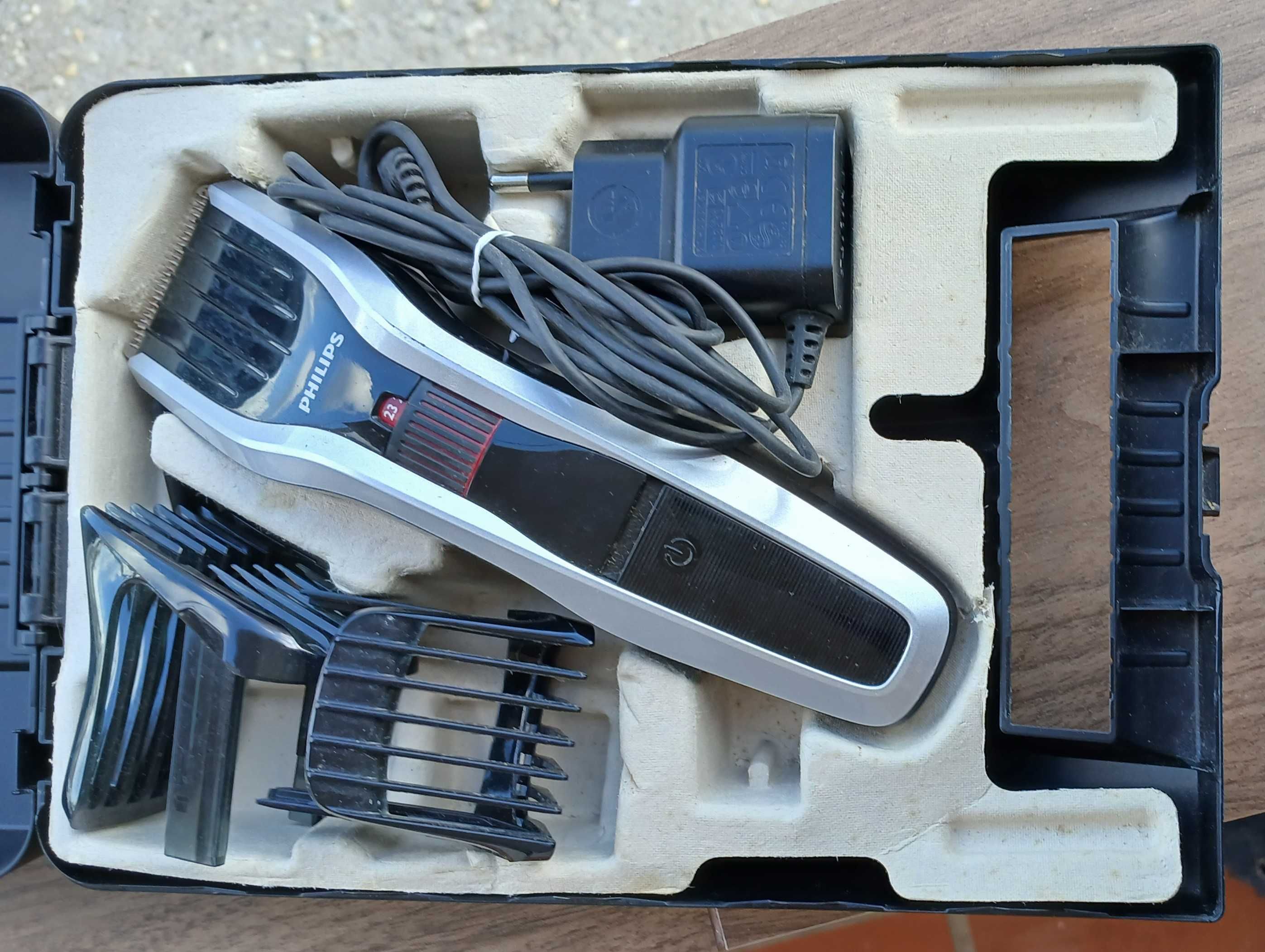 Máquina de cortar cabelo Philips usada com estojo