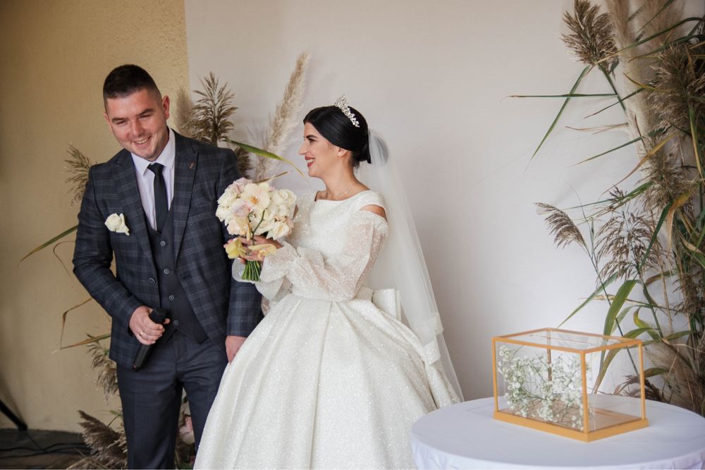 Весільна сукня