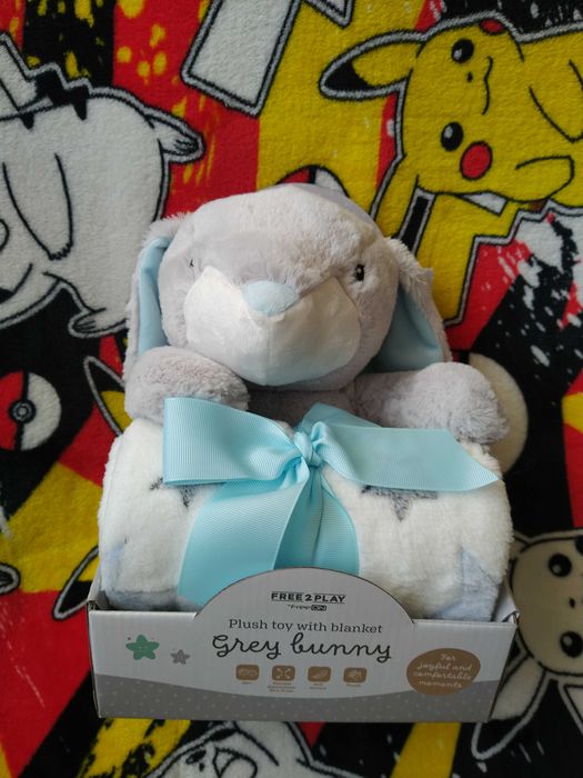 Peluche coelho + Manta de coralina para bebé.