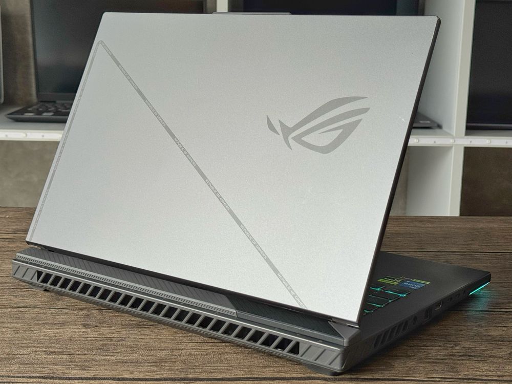 Asus Rog Strix G16/2K/240Hz/i5-13450HX/32GB DDR5/512GB SSD/RTX 4050