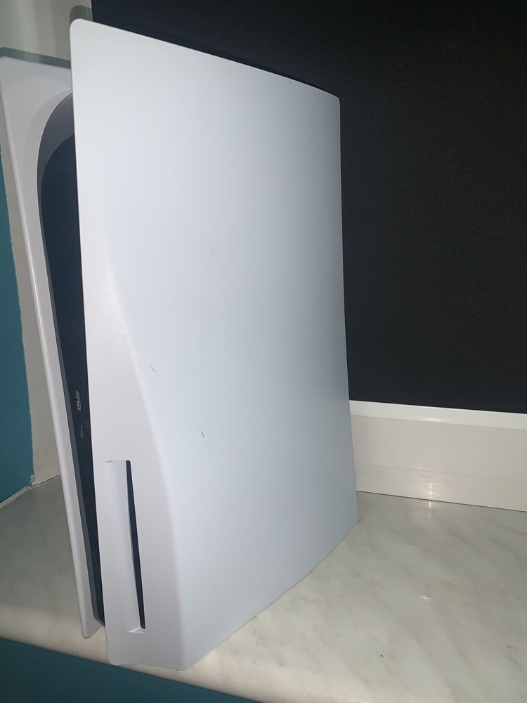 PlayStation 5 + 5 gier