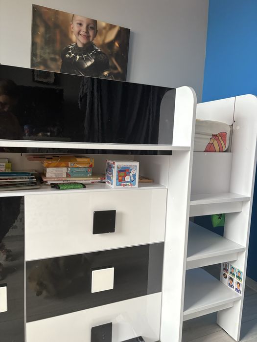 Łóżko piętrowe z biurkiem