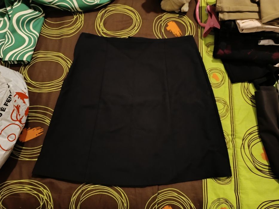 Saia pouco usada 
Tamanho L 
Preço 6€