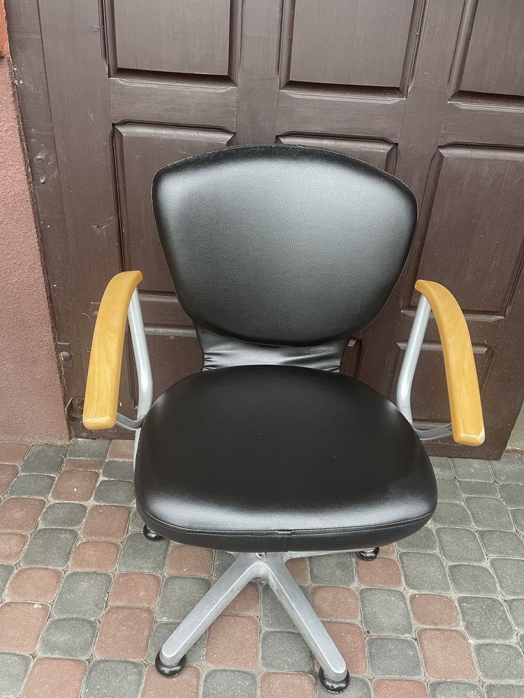Fotel fryzjesrki skorzany