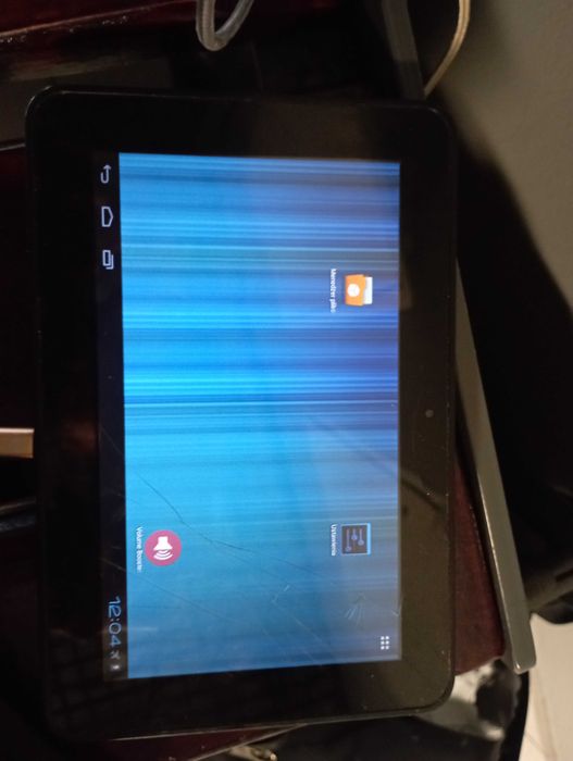 tablet, telefon c3530, ładowarka GP do ładowania baterii AA I AAA