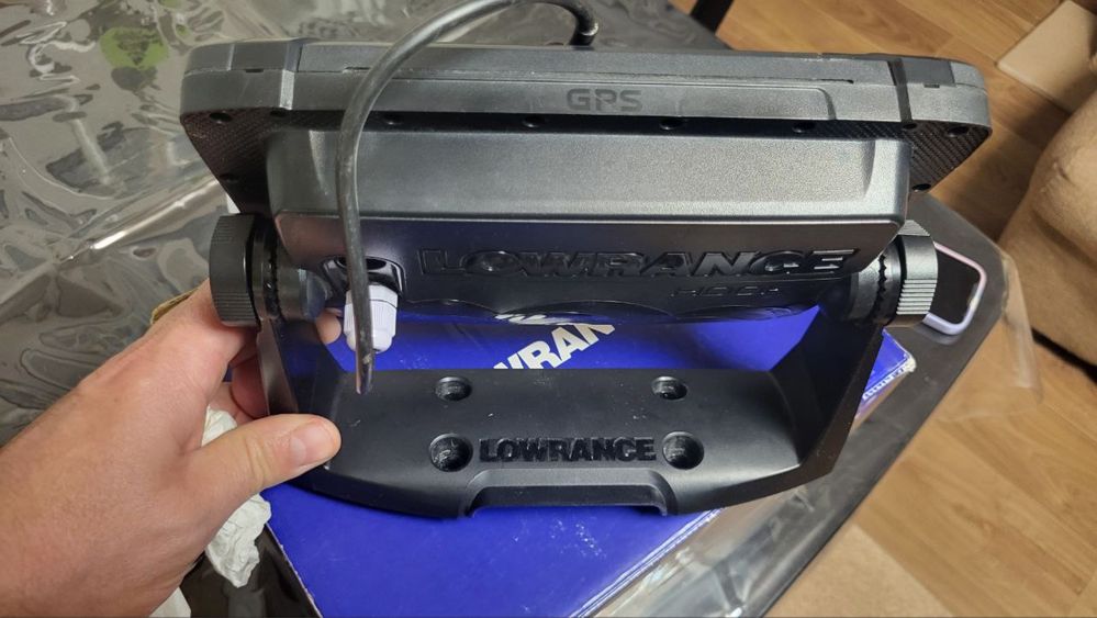 Ехолот Lowrance hook reveal 7 83/200