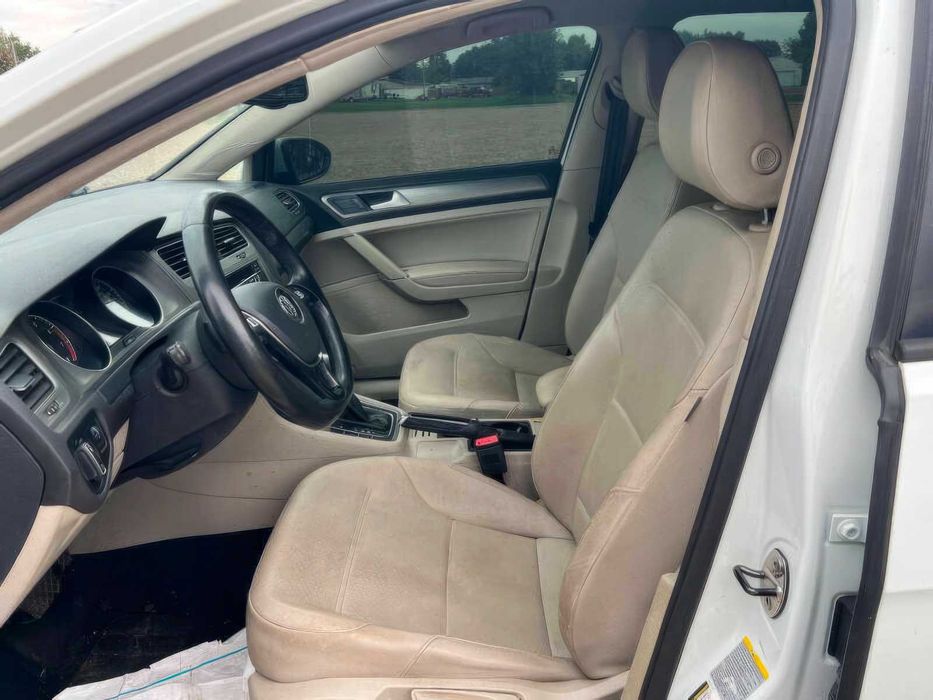 Volkswagen Golf TSI S      2015