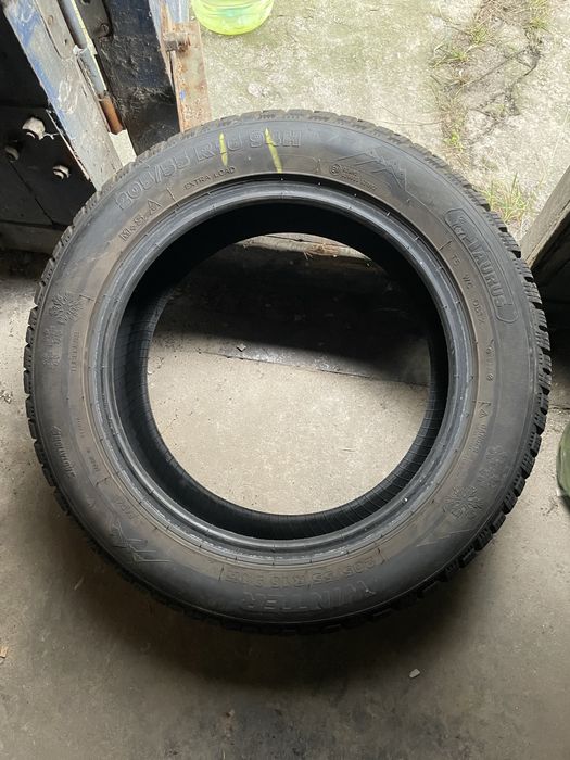 Зимові шини б/у 2 штуки