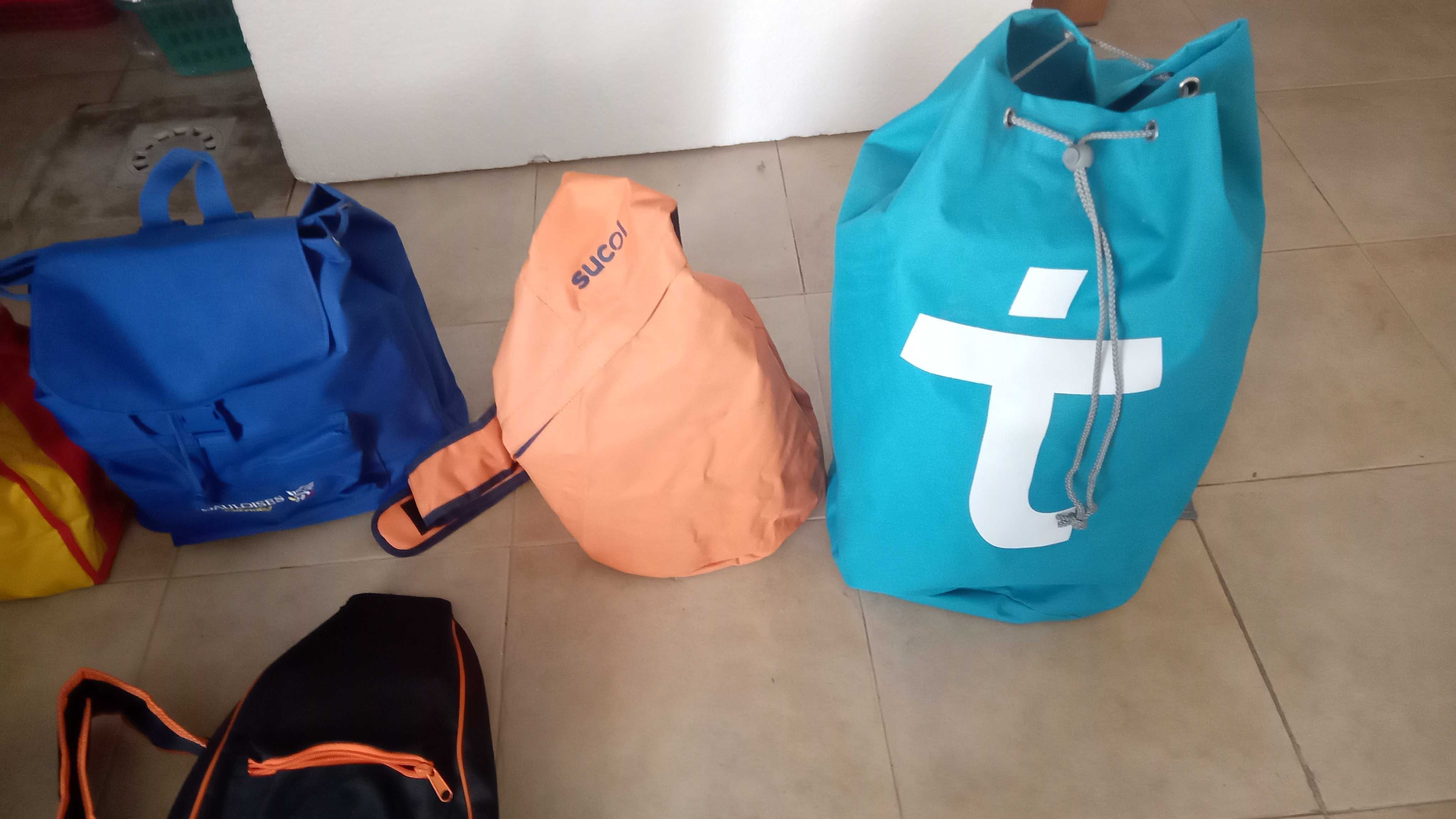 Mochilas, malas e sacolas, cada 5€