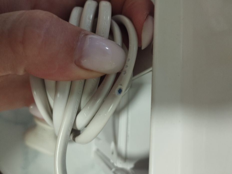 Пристрій для очищення між зубами