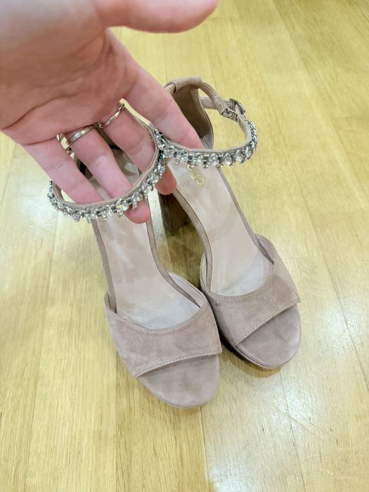 Босоніжки на каблуку Prego