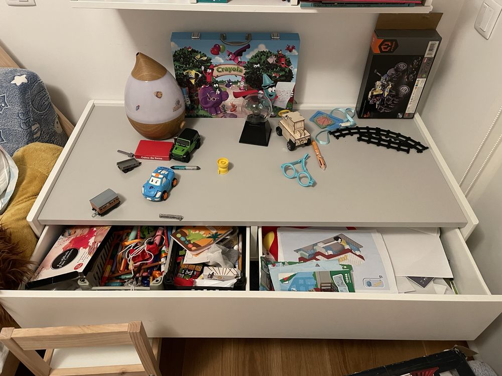 Mesa de atividades c arrumacao