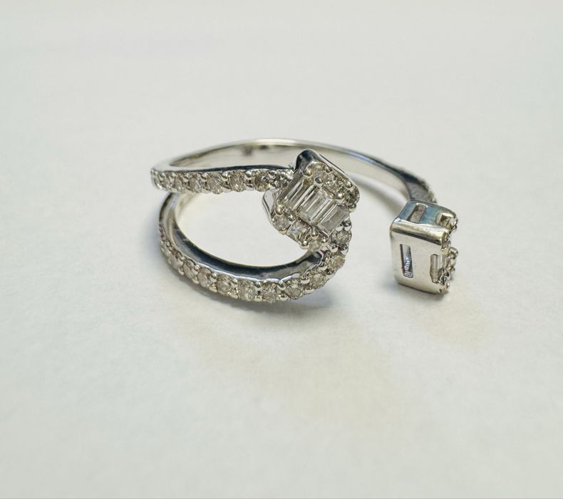 Золотое кольцо с бриллиантами