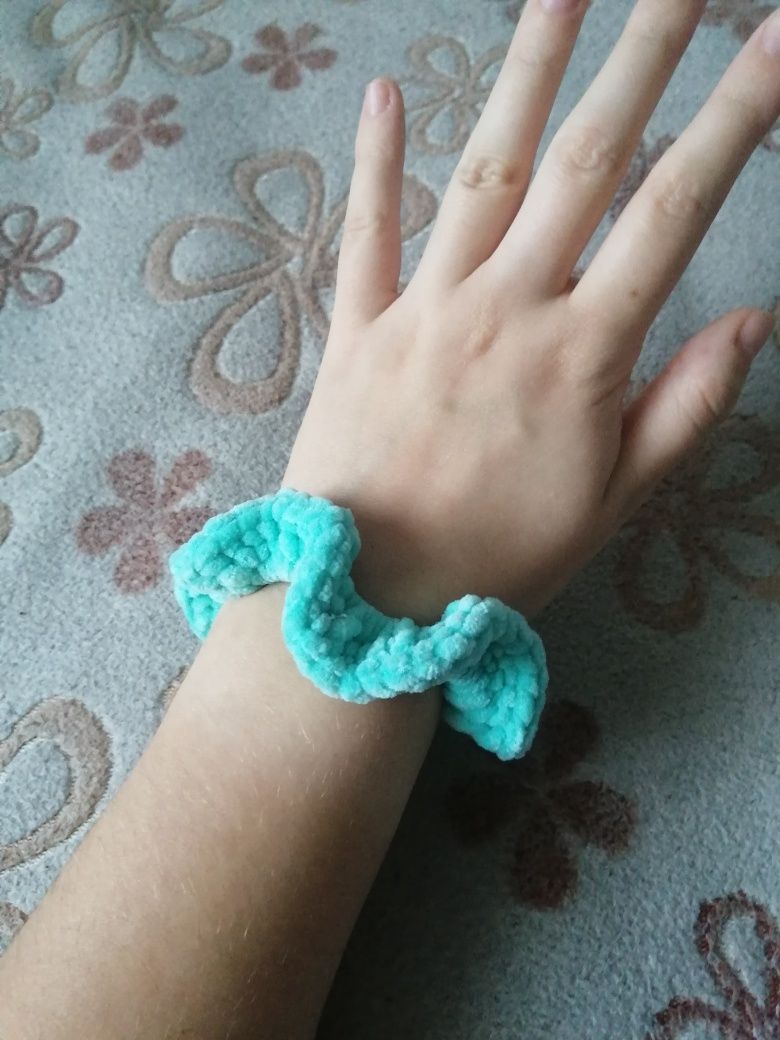 Ręcznie robiona gumka do włosów Scrunchy