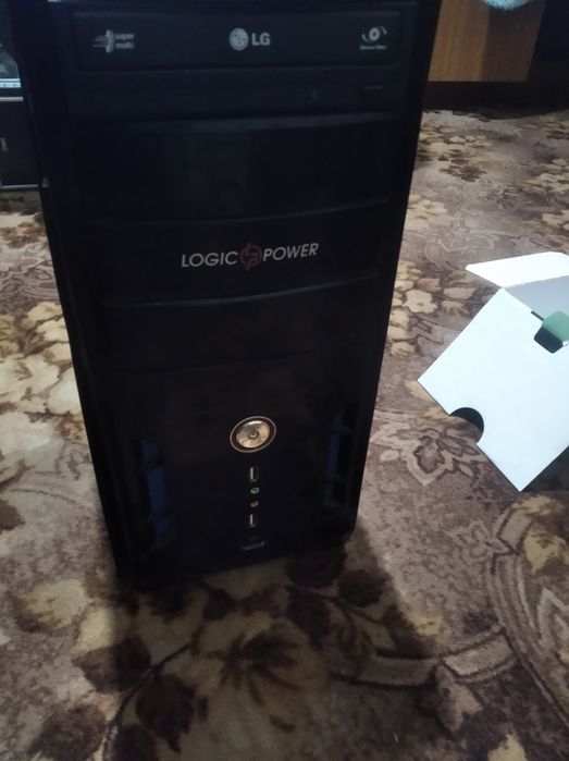 Корпус до персонального комп'ютера