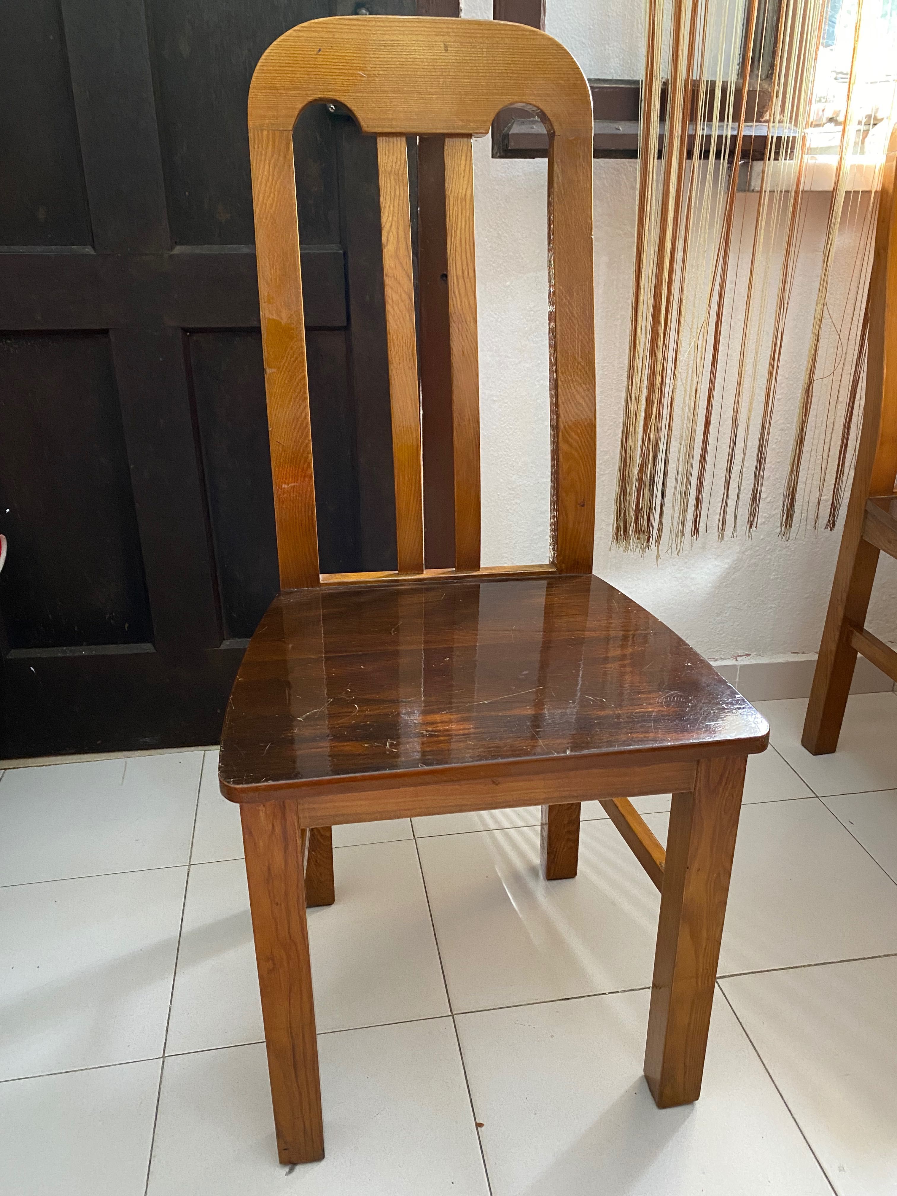 Vende-se conjunto de mesa de jantar e cadeiras