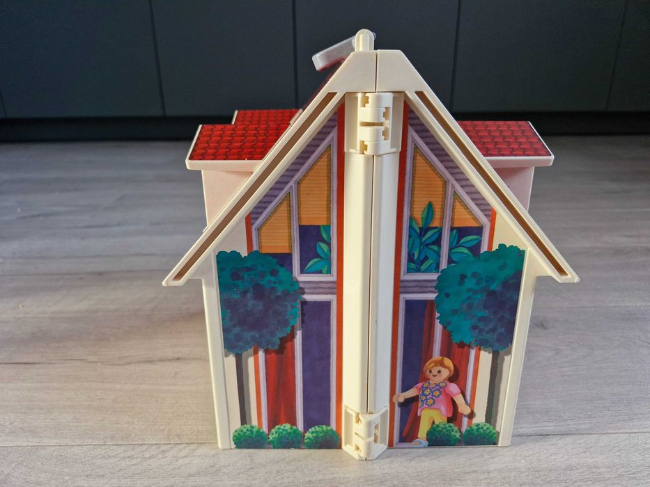 Domek przenośny Play Mobil + mebelki