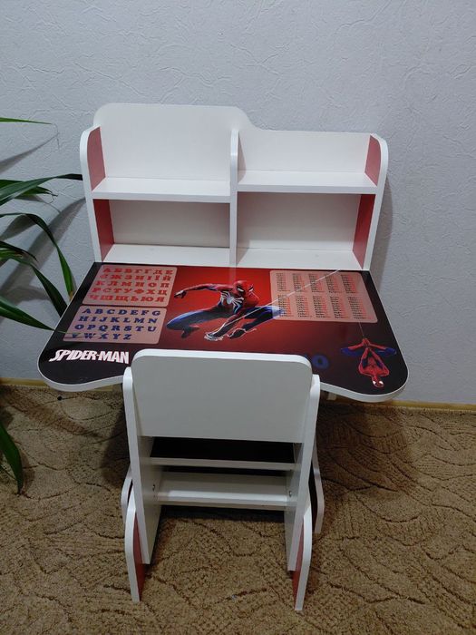 Столик дитячий.Спайдер Мен