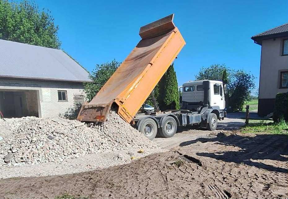 Koparka zwir gruzobeton czarnoziem wywrotka prace ziemne karczowanie