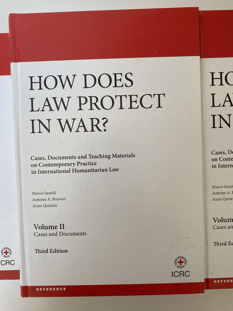 Zestaw ksiazek “How does law protect in war?” ICRC