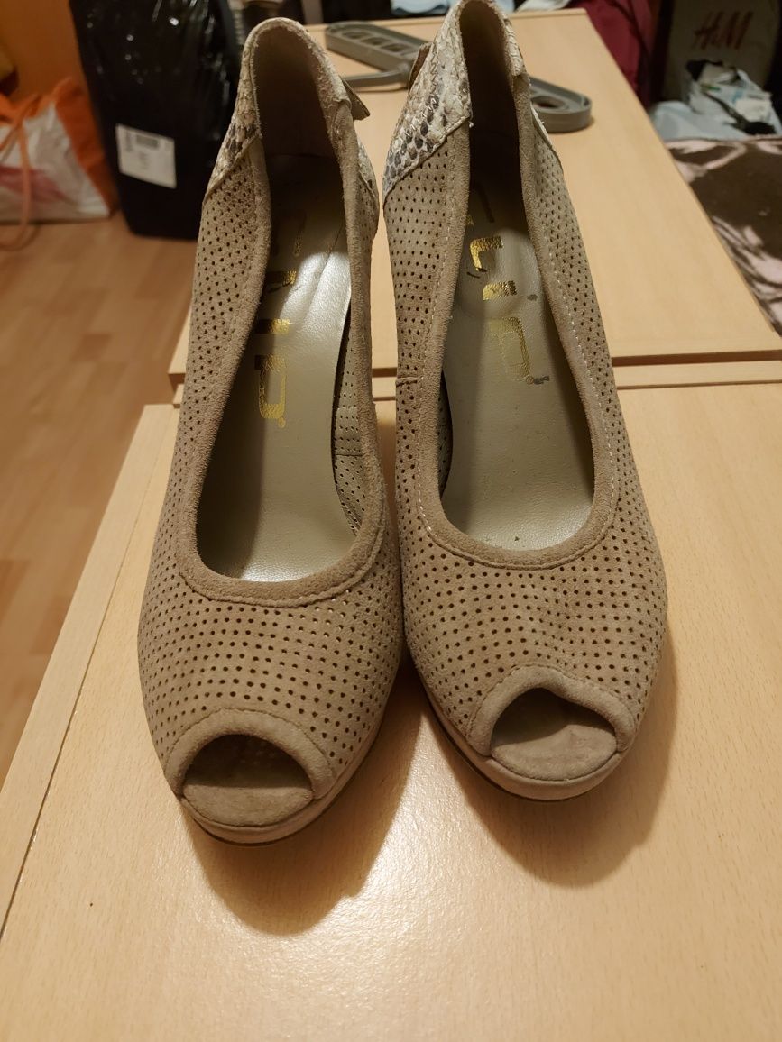 Sapatos camel  tam 40