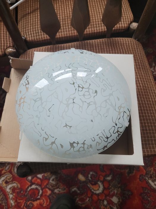 Nowy plafon szklany – zapakowany, wzór dekoracyjny