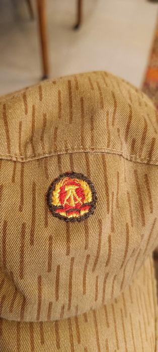 Czapka polowa Nationale Volksarmee NVA / Godło NRD