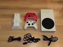 Xbox Series S + 2 pady + ładowarka + gwarancja + pudełko