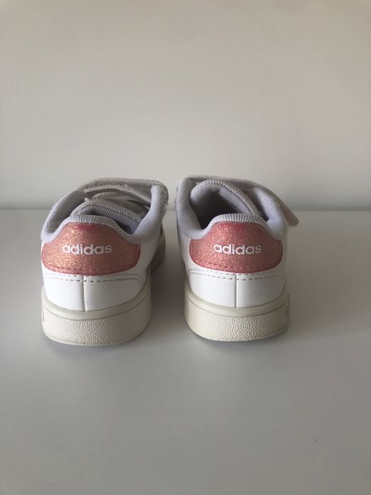 Ténis Adidas, tamanho 24