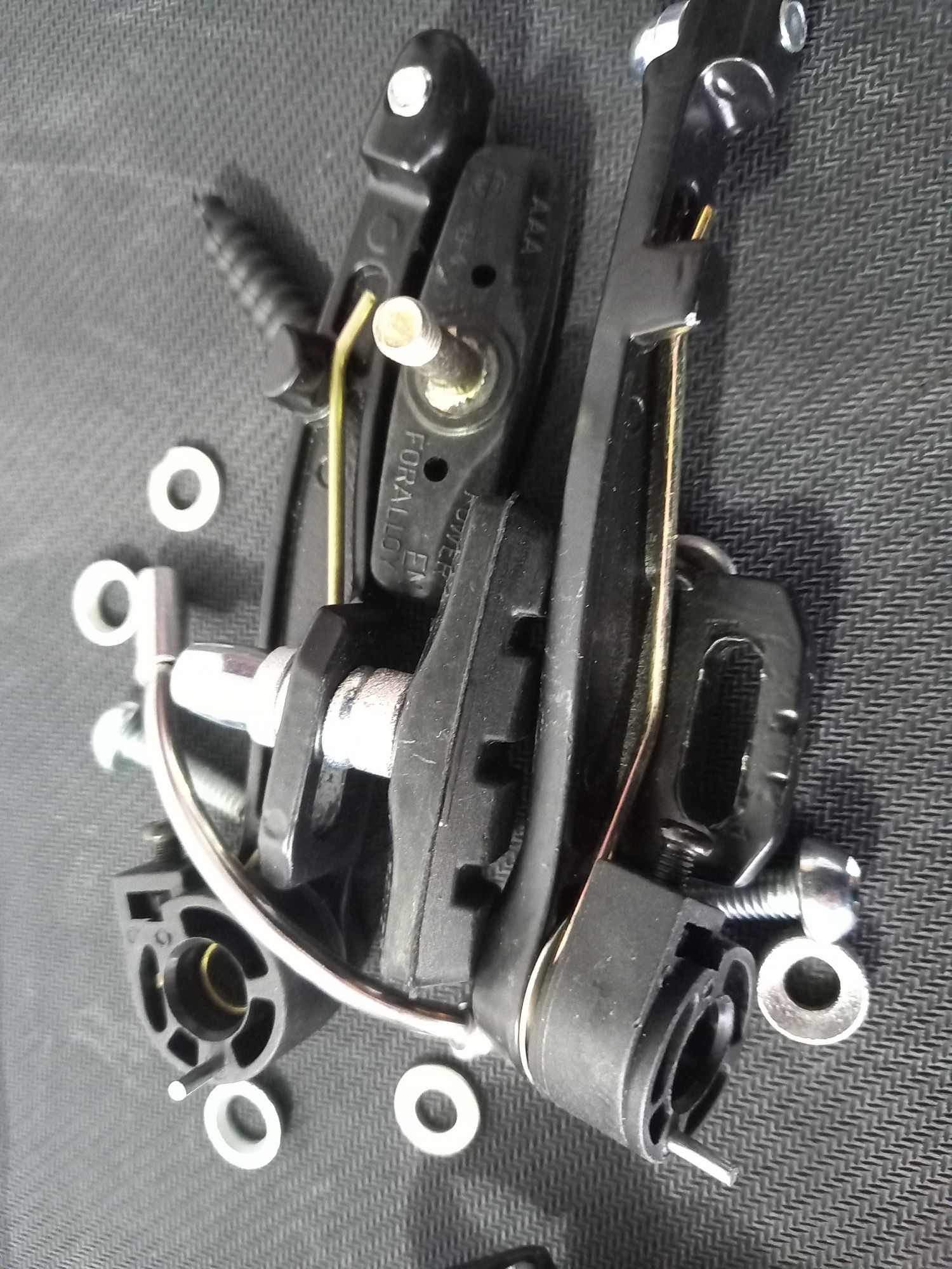 Travões V‑Brake e campainha para bicicleta