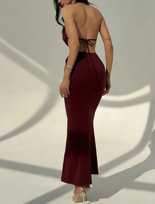 Червона сукня силуетна довга