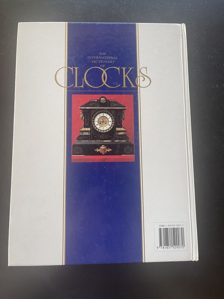 Книга справочник The International Dictionary of Clocks by Alan Smith